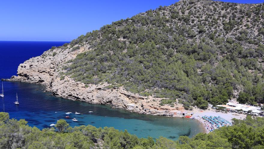 Multa de 6.000 euros y retirada del vehículo a un taxista pirata en Ibiza