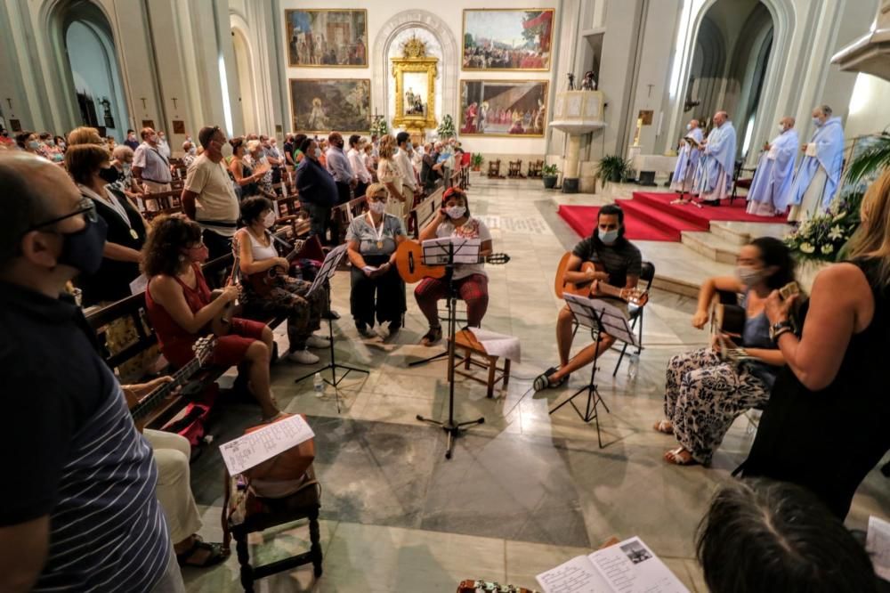 Alcoy honra a su patrona en la intimidad