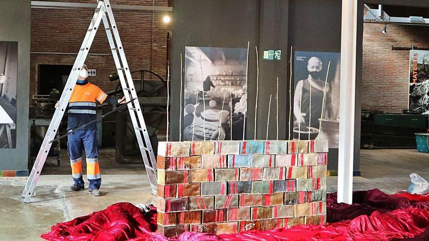 El muntatge de la instal·lació «Esquarterades».