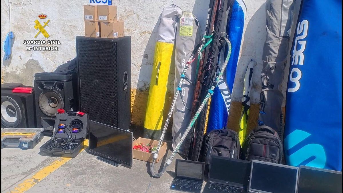 Parte de lo incautado en los registros.