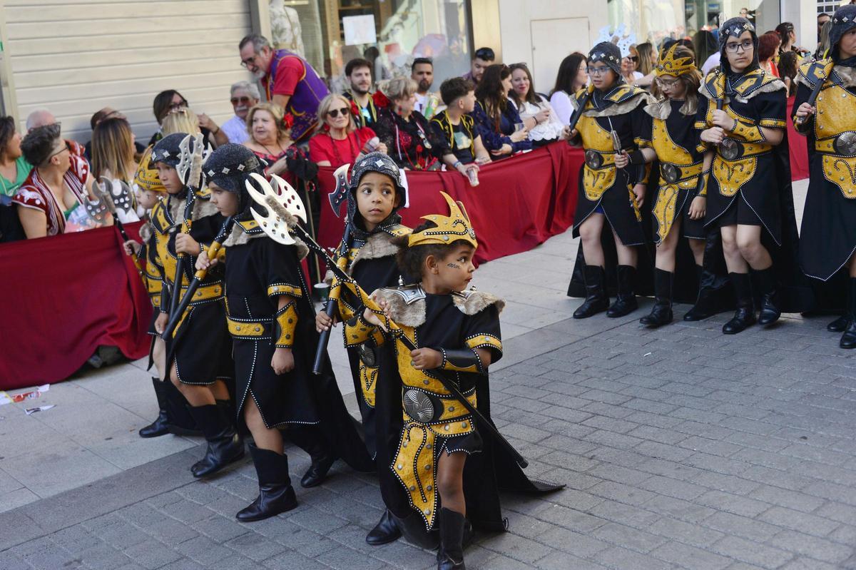 Un espectacular desfile infantil recorre las calles Un espectacular desfile infantil recorre las calles