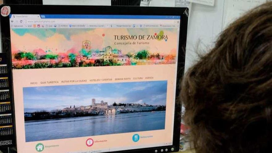 La web de turismo se abre a cinco idiomas para captar a los visitantes extranjeros