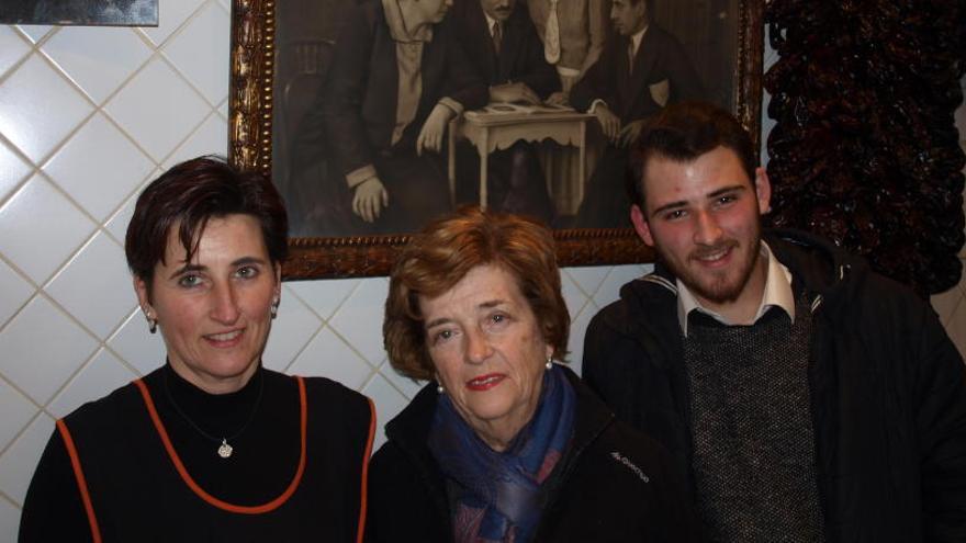 Elisenda Sitjes, Montserrat Fontanet i Miquel Ventura a La Casa del Bacallà.