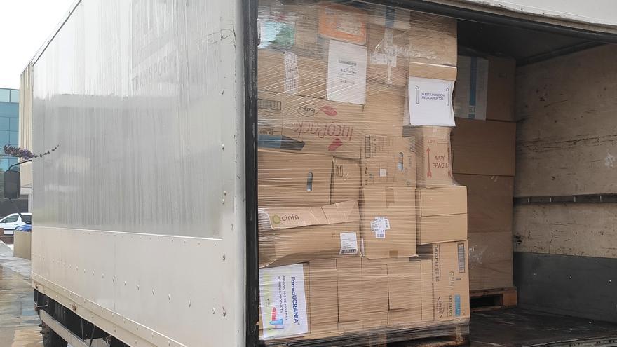 Los farmacéuticos valencianos envían a Feria València 700 cajas con ayuda humanitaria