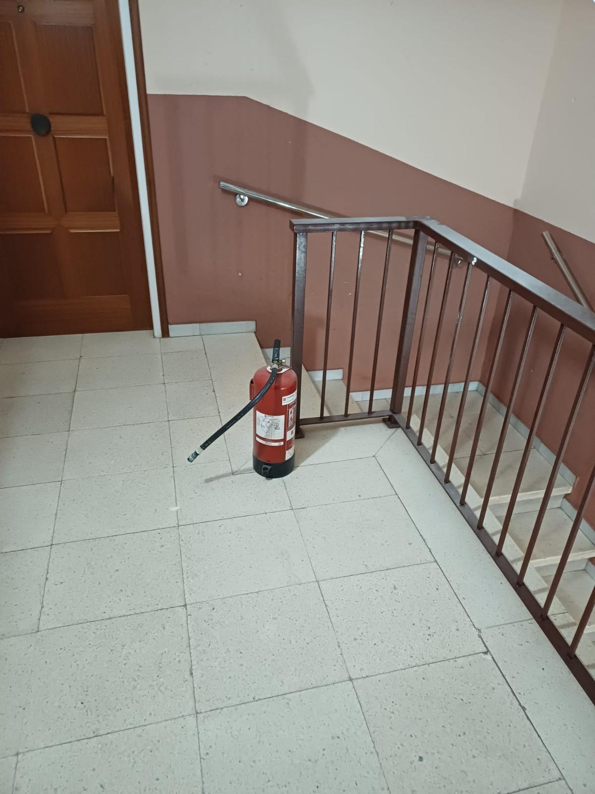 Les fotos de les destrosses després d'una discussió pel volum a Girona Les fotos de les destrosses després d'una discussió pel volum a Girona