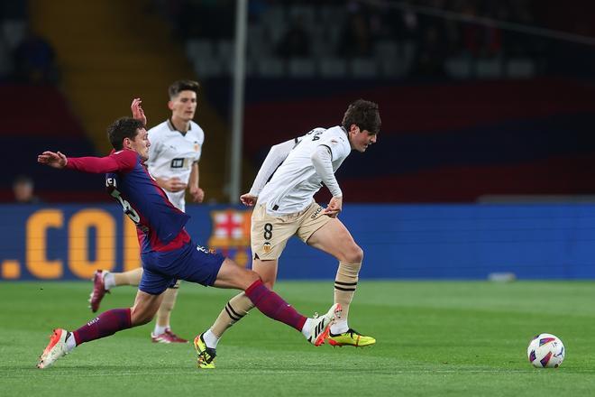 FC Barcelona - Valencia CF, el partido de la jornada 33 de LaLiga EA Sports, en imágenes.