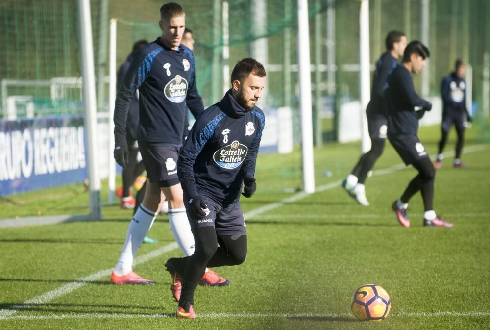 Garitano solo contará con Andone como referencia en ataque para el partido ante el Málaga, pero ha preferido no incluir en la convocatoria a ningún jugador ofensivo procedente del filial.