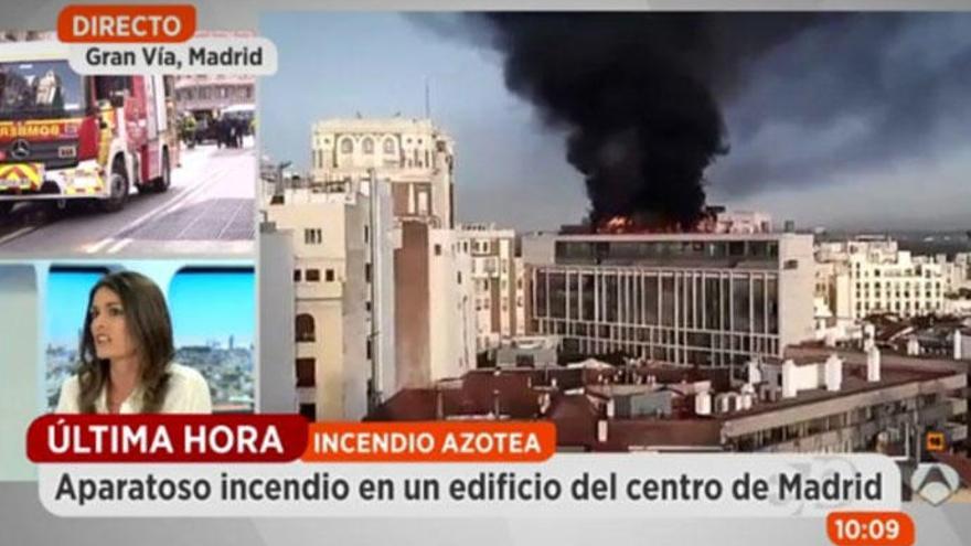 La convidada d&#039;Espejo Público&#039; s&#039;assabenta de l&#039;incendi en directe.