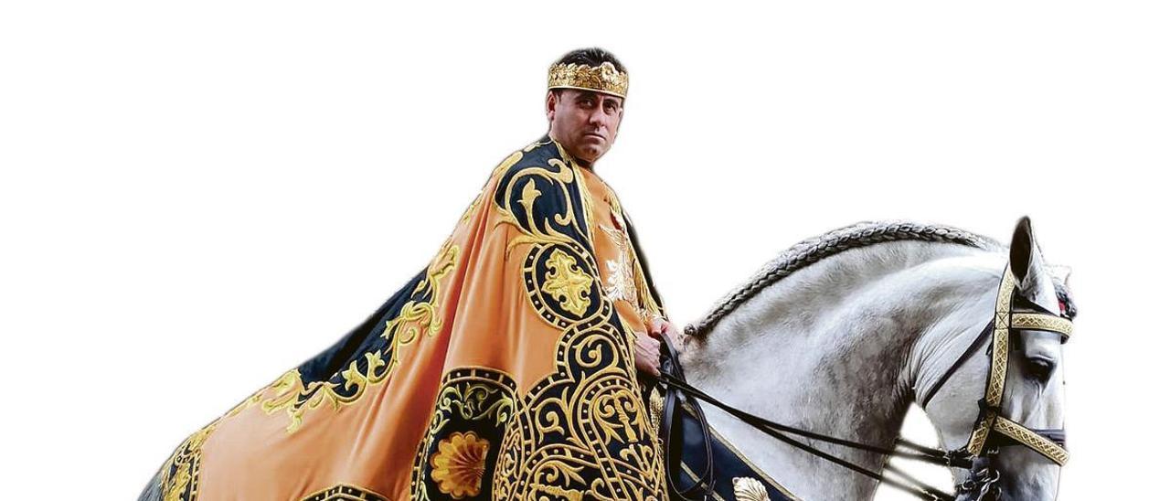 Jesús Úbeda Elvira el pasado Viernes de Dolores antes de salir a procesión con el grupo de la Caballería  Imperial del Paso Blanco.