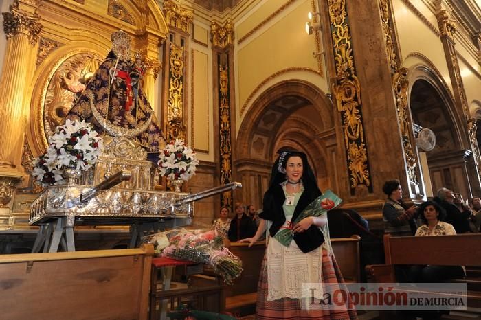 Ofrenda floral a la Virgen de las candidatas a Reina de la Huerta