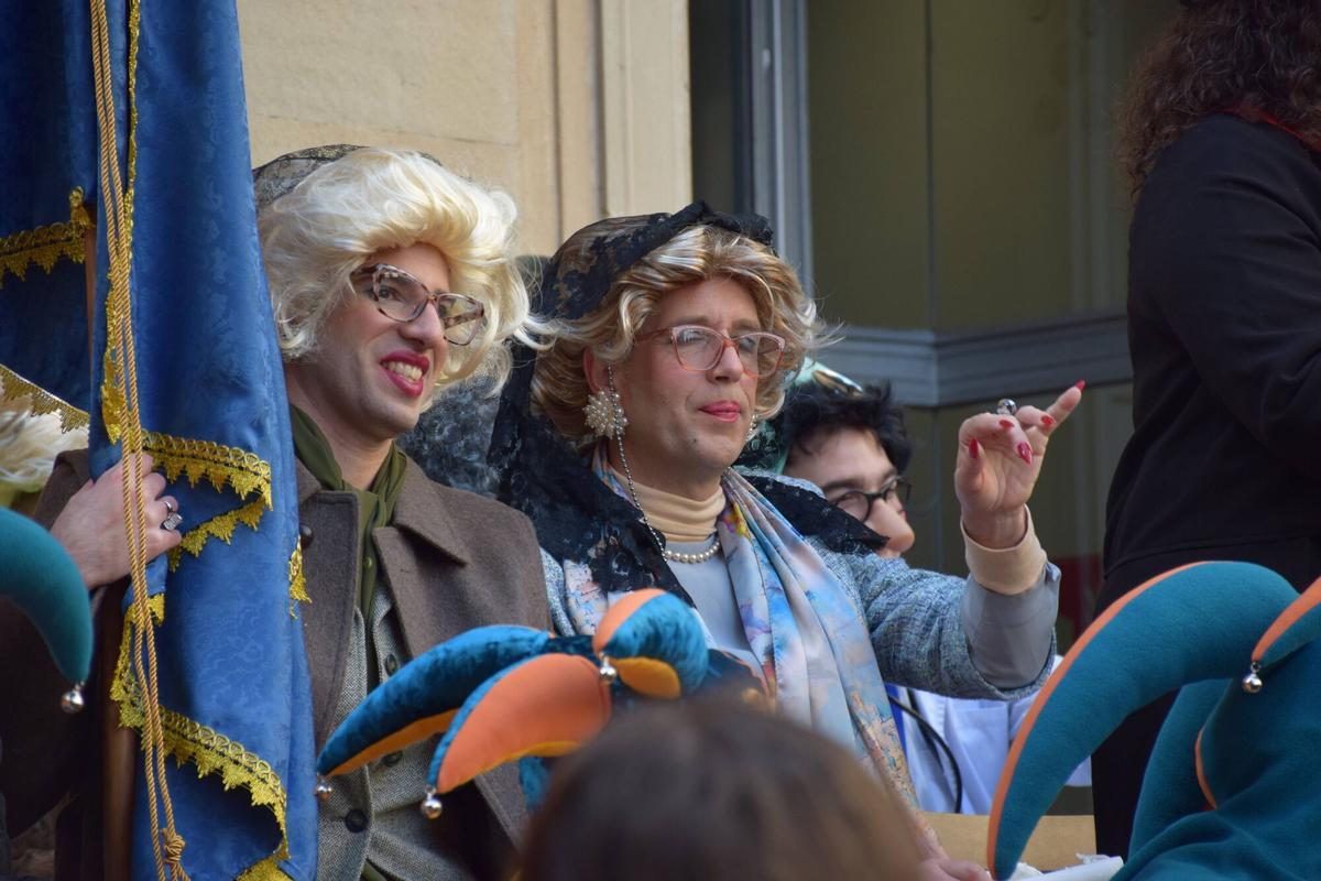 La sermonaire de Solsona reparteix a tort i a dret el matí de diumenge de Carnaval
