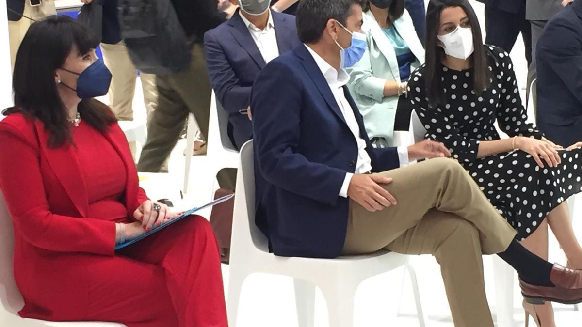 Julia Parra, Carlos Mazón e Inés Arrimadas, en la presentación de la exposición del MARQ en Fitur