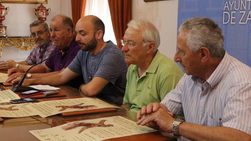 Presentación del trofeo.