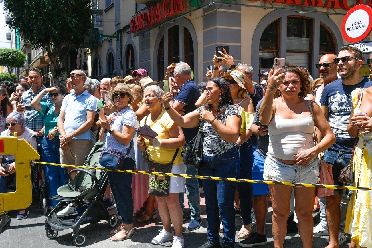 Una romería con bikini en Las Palmas de Gran Canaria