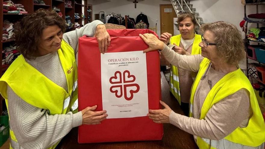 Trabajadoras de Cáritas A Estrada presentan la Operación Kilo.