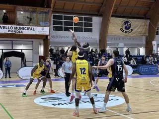 Proinbeni salva el escollo del Oca CB Salou con otro determinante tercer cuarto (82-74)