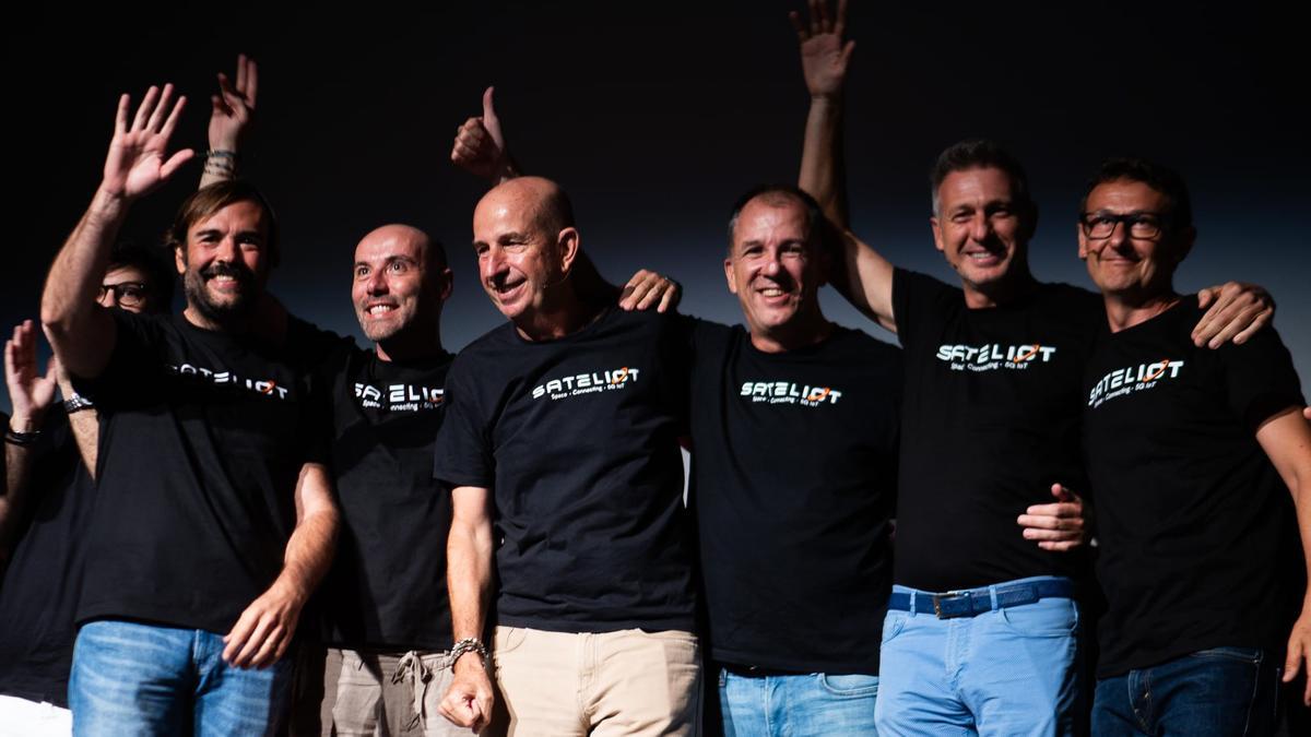 El equipo de Sateliot sigue la retransmisión del lanzamiento desde la sede de la America´s Cup Experience de Barcelona, que cuenta con la segunda pantalla más grande de Europa