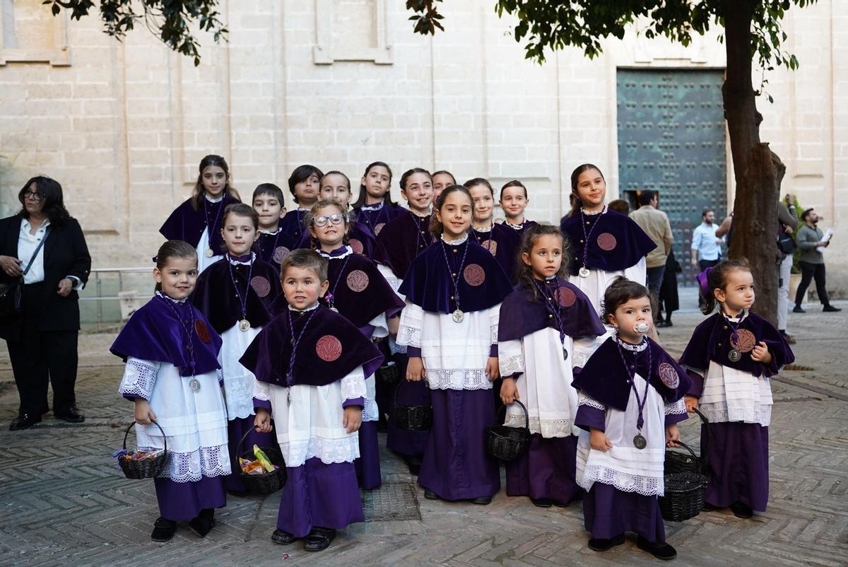 Instantes previos a la salida del cristo de la Corona. Instantes previos a la salida del cristo de la Corona.