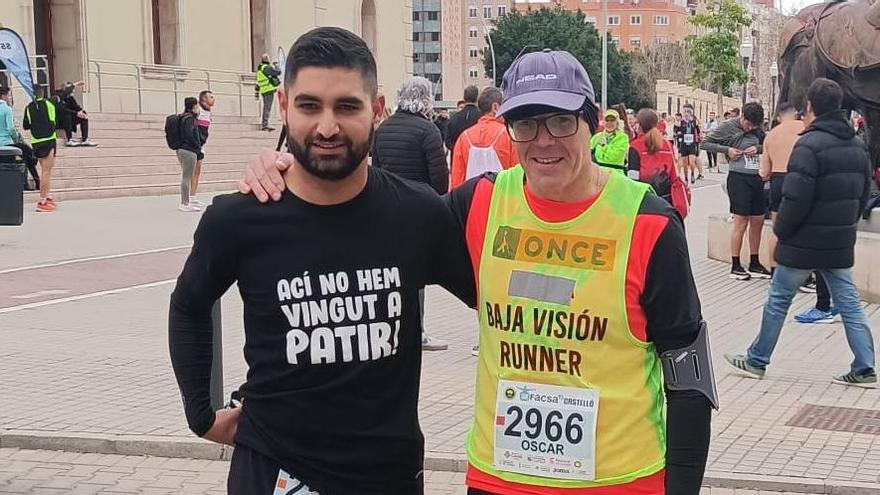 Robert Bonet y Óscar Espina, antes de la salida del 10K Facsa Castelló.