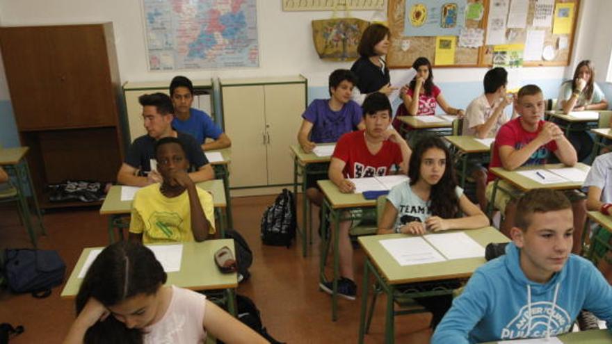 Los alumnos de 2º curso de ESO durante la realización de la prueba la pasada primavera. J. Caballero.