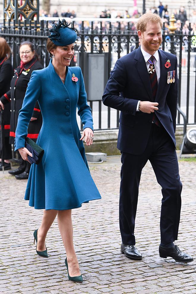 Kate Middleton a su llegada a la abadía de Westminster junto al príncipe Harry