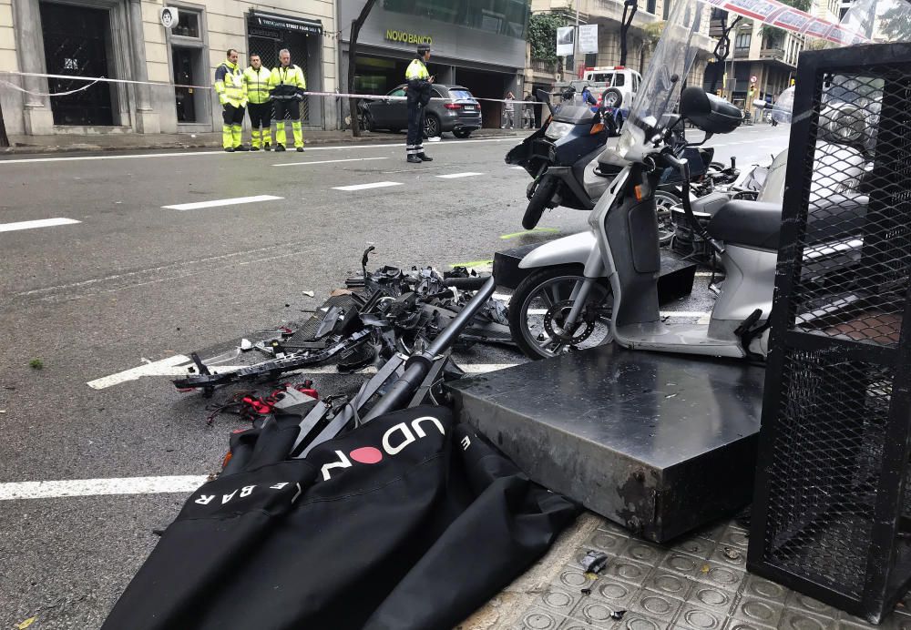 Un conductor perd el control del cotxe i fereix quatre persones a Barcelona