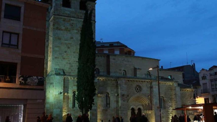 Edificios azules para concienciar sobre el autismo en Zamora