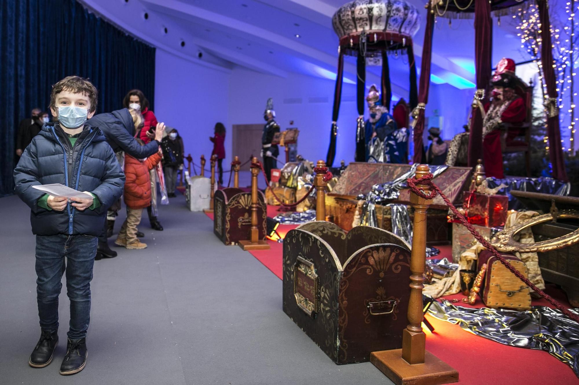 Los Reyes Magos visitan a los niños de Oviedo