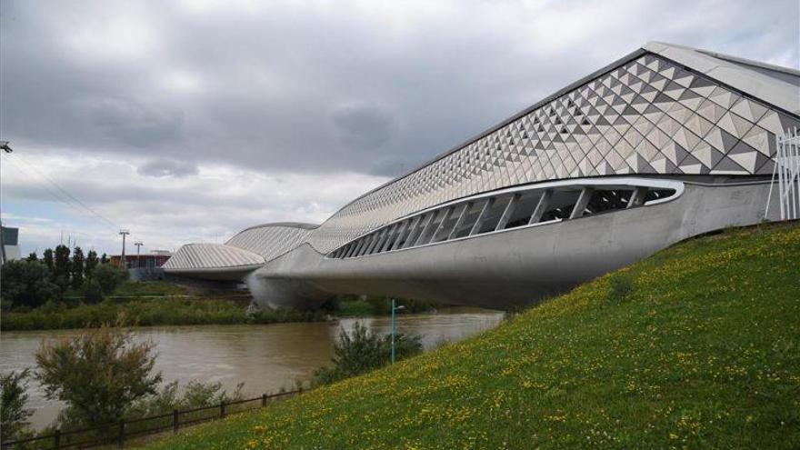 Empieza la limpieza del Ebro en la zona del Pabellón Puente, que durará 2 meses