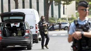 Dispositivo policial frente a la sinagoga atacada de La Grande-Motte, en el sur de Francia.