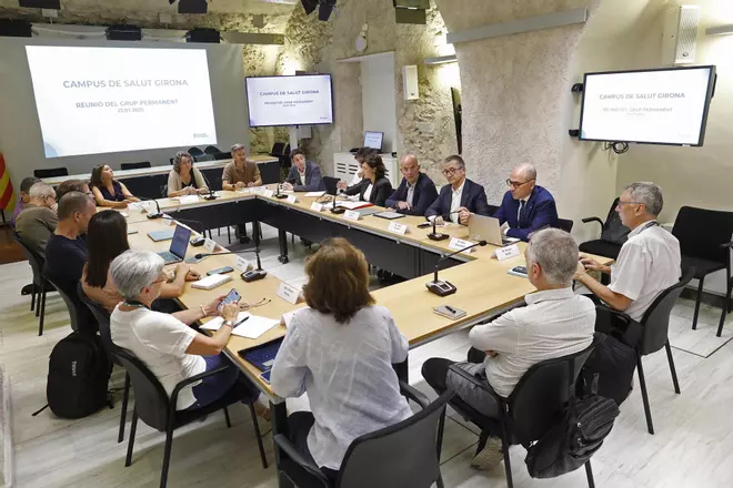 Les imatges de la constitució del Grup Permanent del Campus de Salut