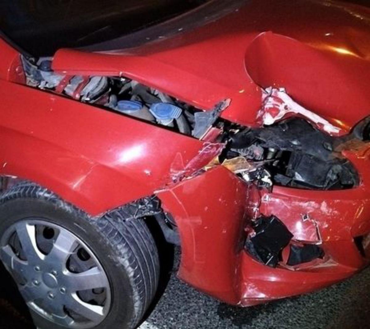 El coche sufrió grandes daños. | POLICÍA LOCAL ALCÚDIA