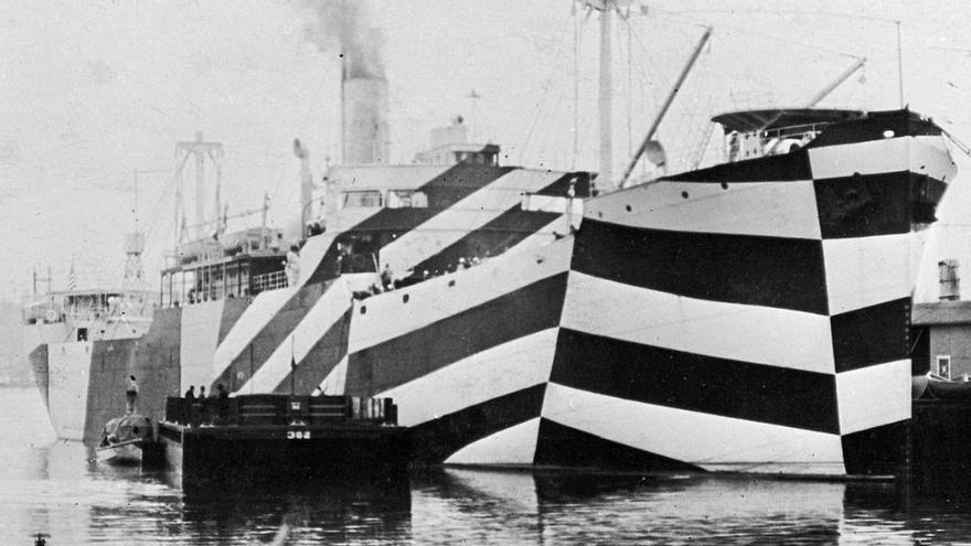 El ‘USS West Mahomet’ en noviembre de 1918: el camuflaje ‘dazzle’ distorsiona el aspecto de su proa.
