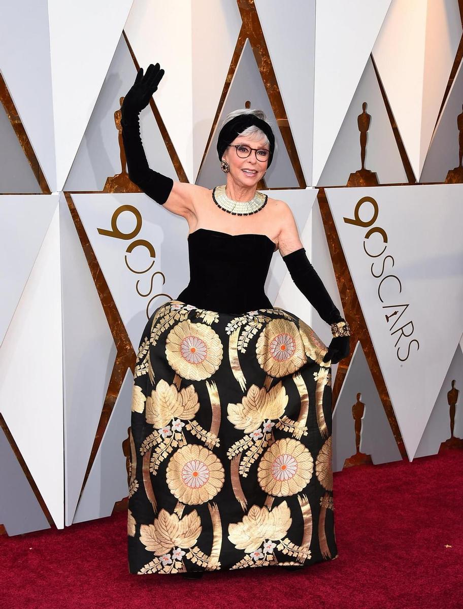 Rita Moreno vestida de jarrón en los Oscar