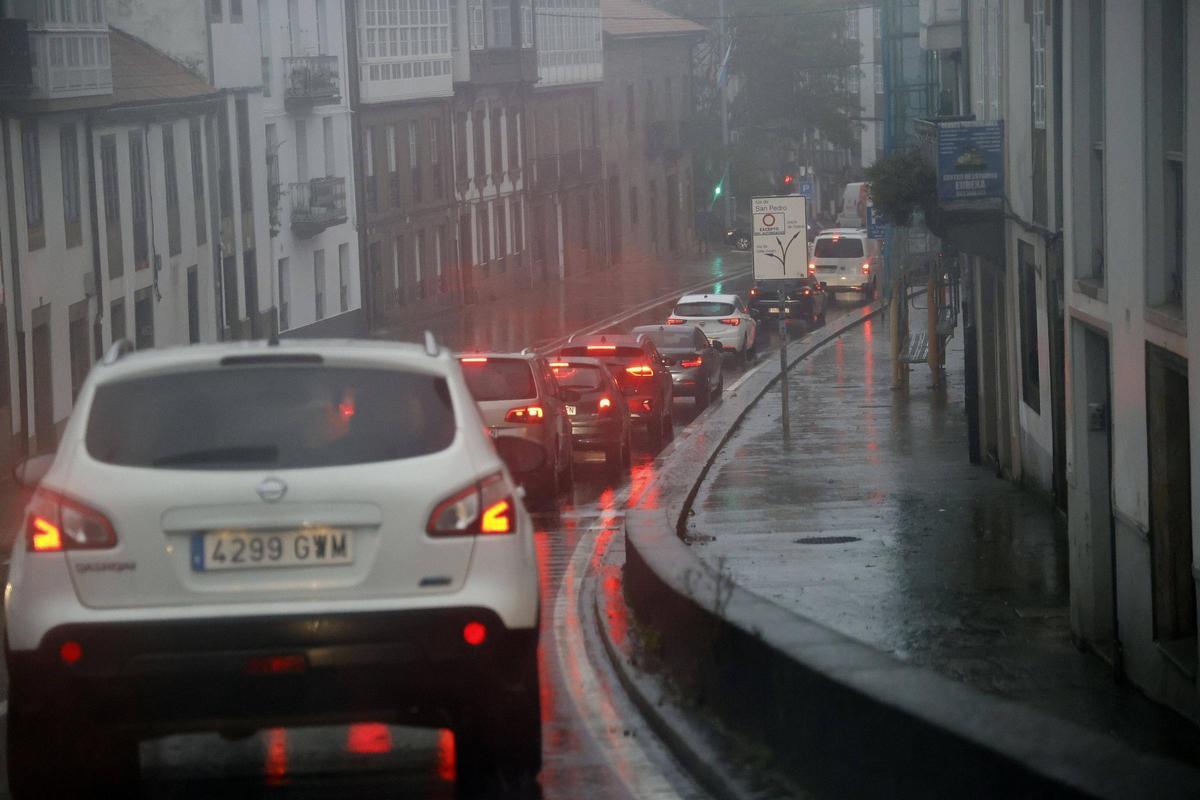 La intensa borrasca Kirk deja decenas de incidencias a su paso por Santiago