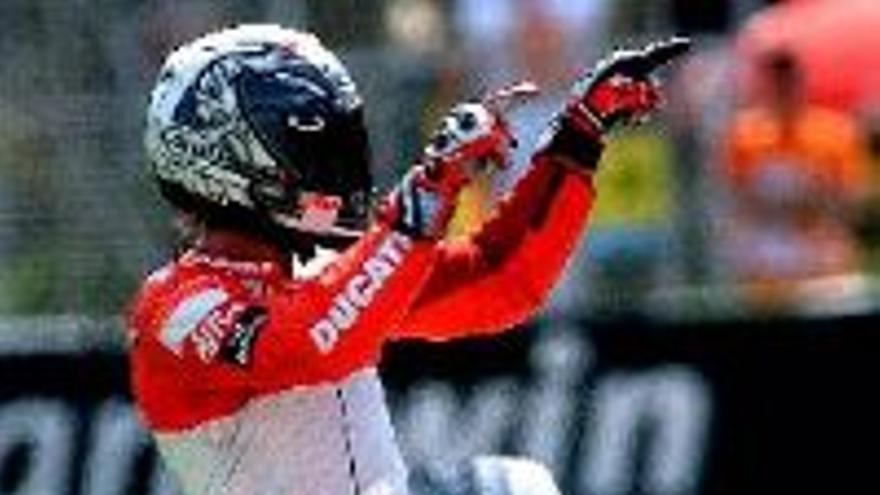 Ducati, con Sete, supera a Dani Pedrosa y a Rossi