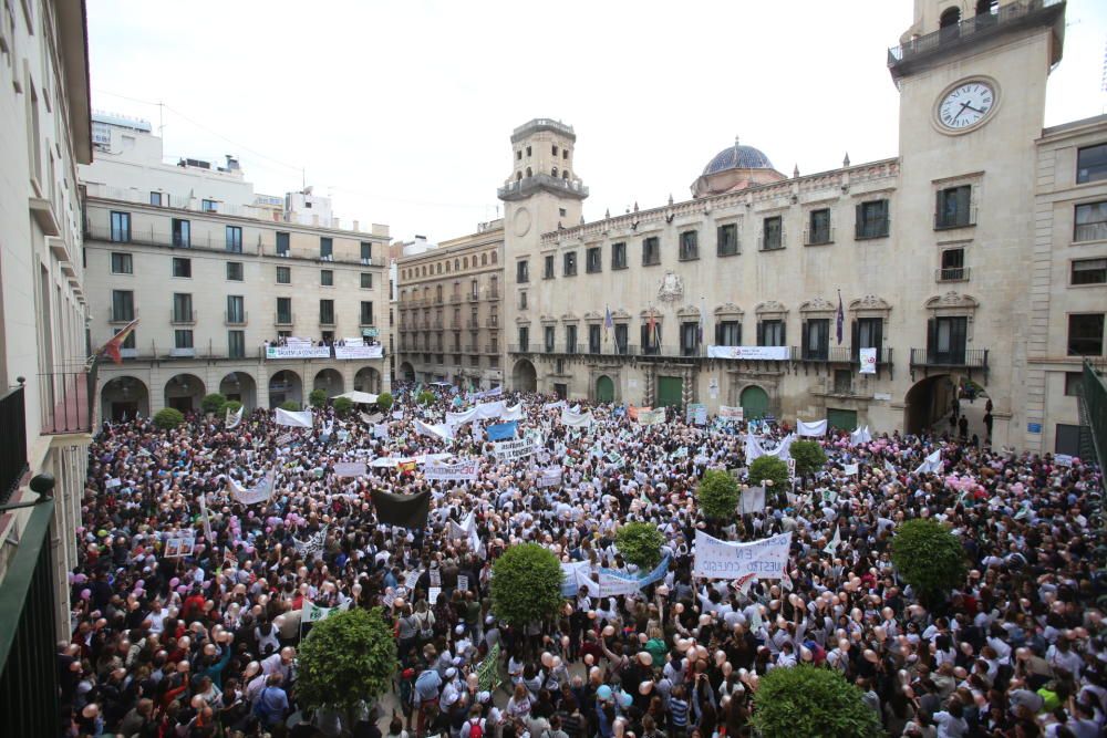 Manifestación en contra de los recortes de aulas en la enseñanza concertada