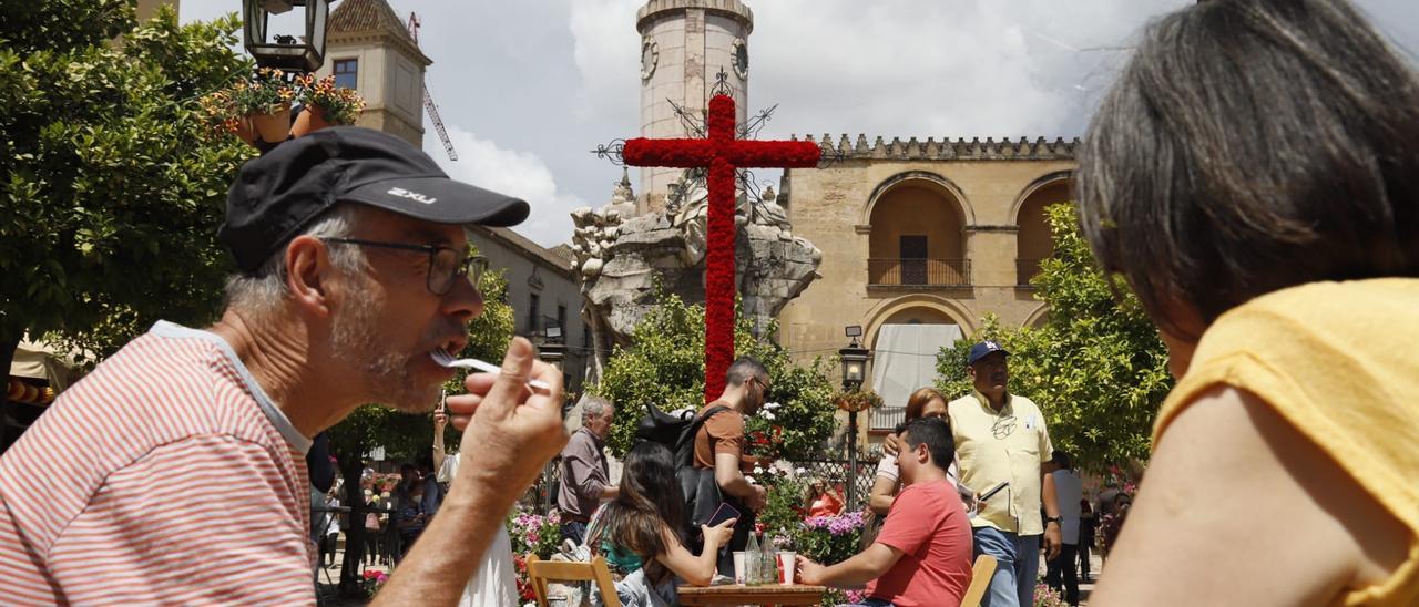 Cruz de la Hermandad del Santo Sepulcro, en la plaza del Triunfo.