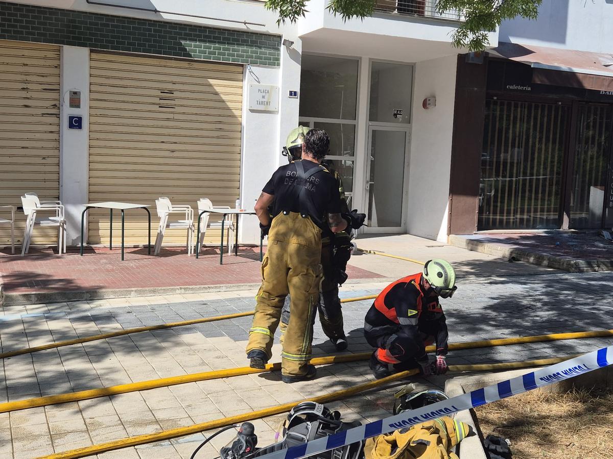 Desalojan un edificio de La Vileta por un incendio en una primera planta