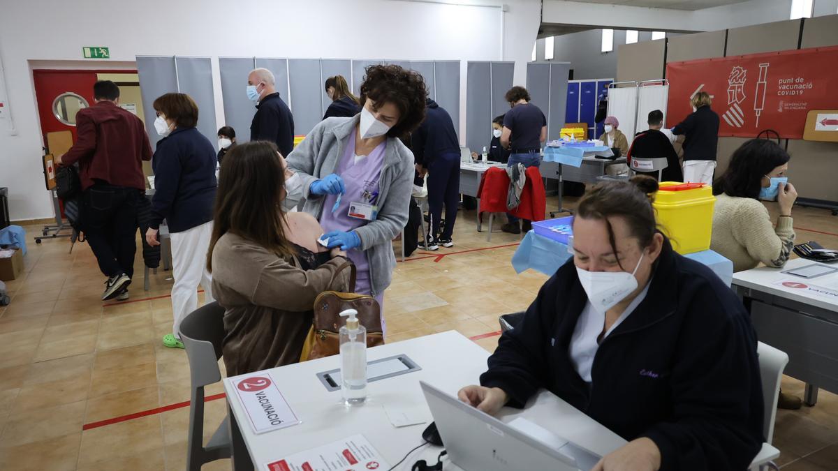 Castelló ha abierto su nuevo &#039;vacunódromo&#039; junto al Hospital General.