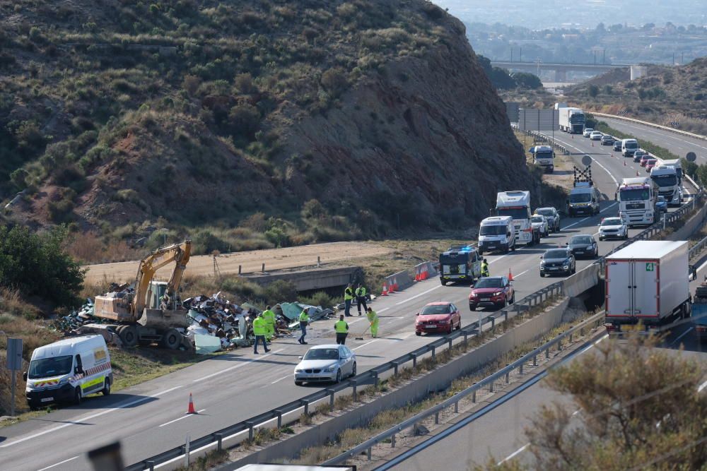 Un accidente en la A-31 colapsa la autovía en dirección Alicante-Madrid