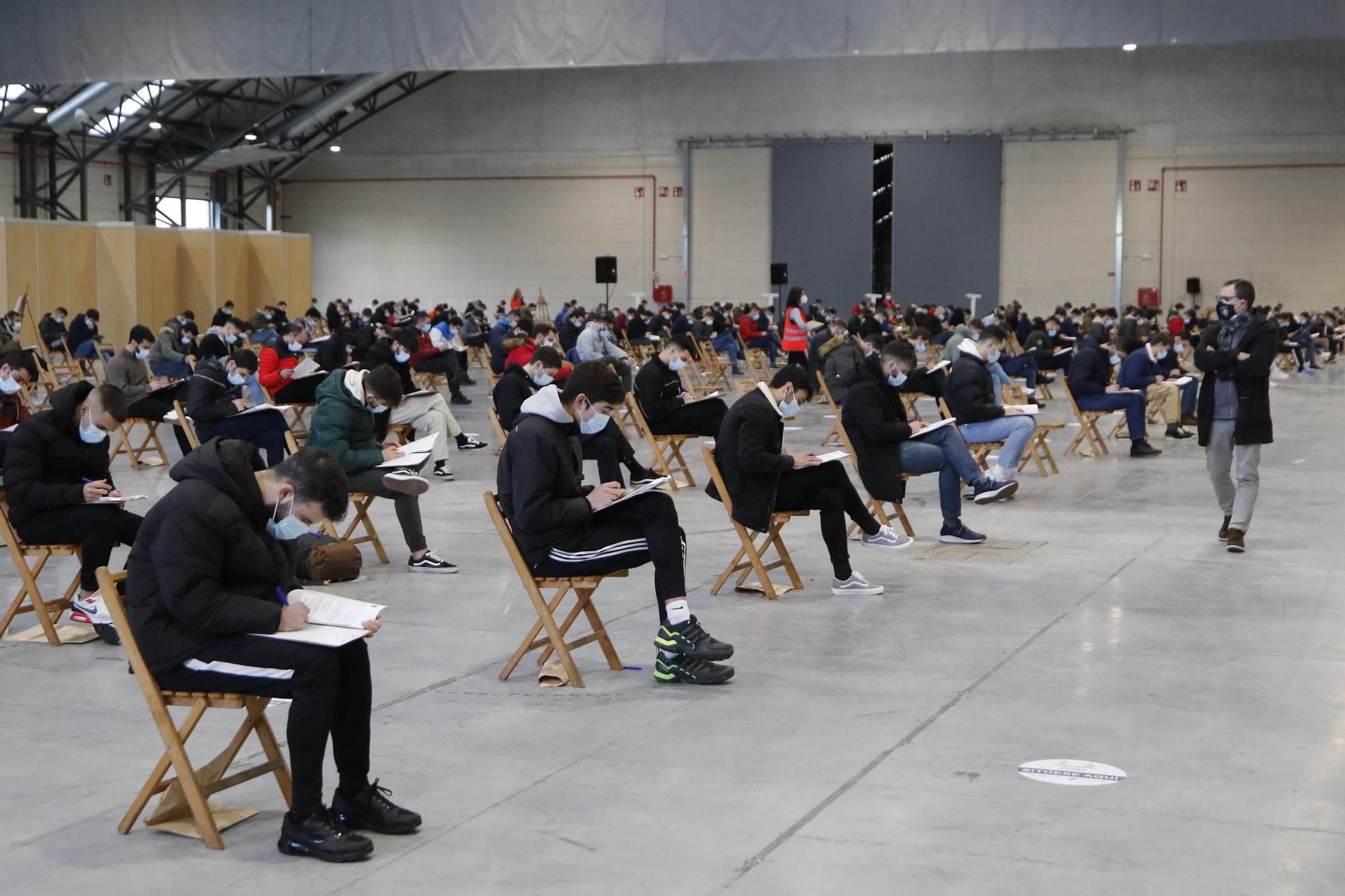 Los futuros bomberos de Vigo pasan a examen