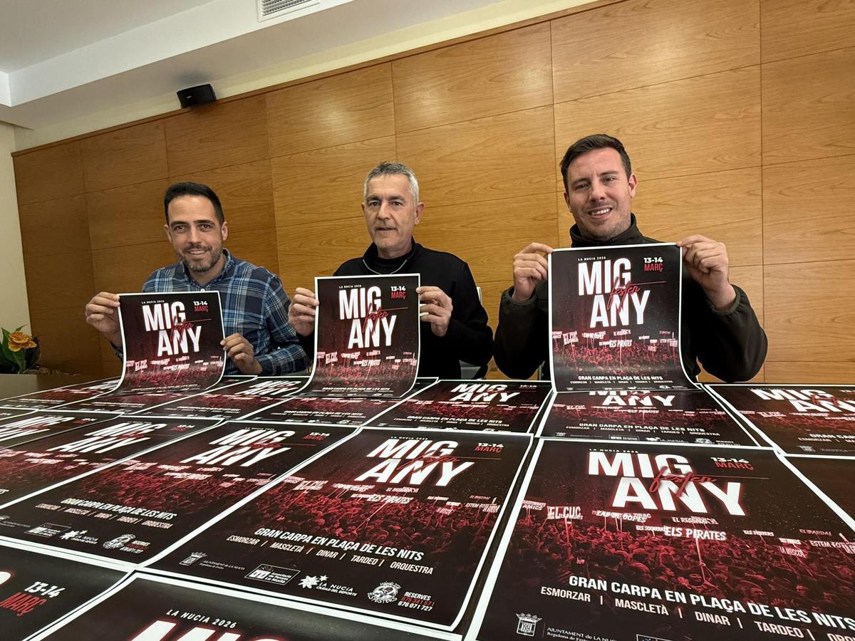 La presentación de los actos del “Mig Any Fester 2026” ha contado con la presencia de Andreu Juan, presidente Majorals 2026 Penya Els Festers, Diego Llorca, presidente Associació de Penyes y Cristóbal Llorens, concejal de Fiestas de La Nucía.