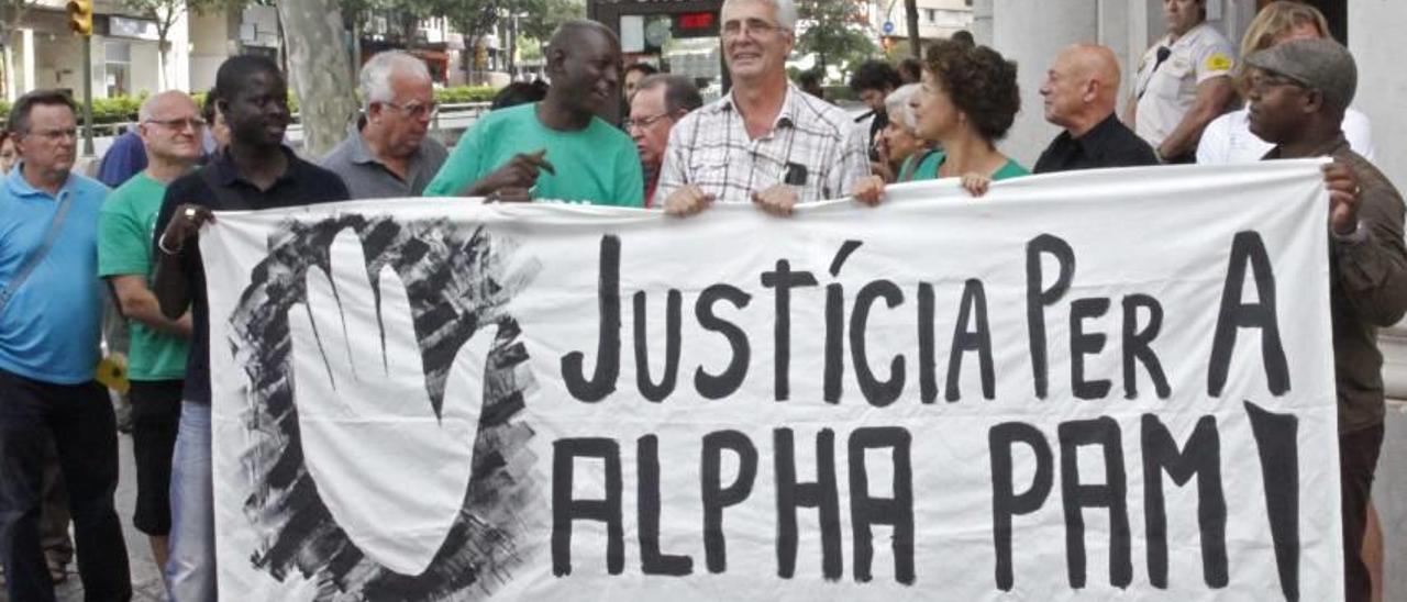 Protesta en los juzgados por la muerte de Alpha Pam.