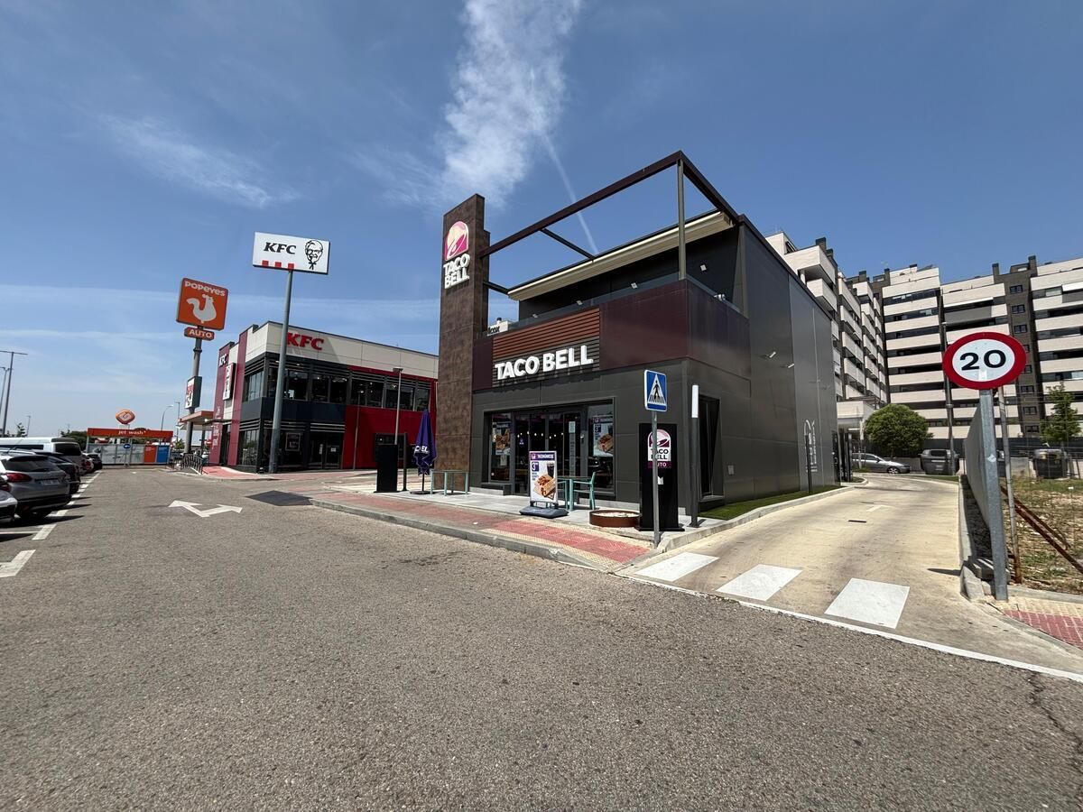 La zona de La Garena, en el distrito II, está llena de locales de comida, pero la limpieza es prácticamente de diez