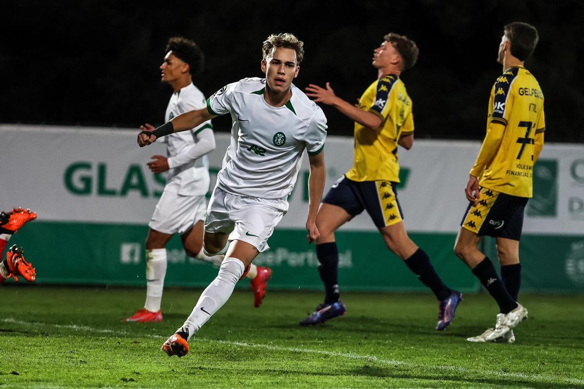 Adam Arvelo con el equipo Sub 23 del Sporting Club de Portugal.