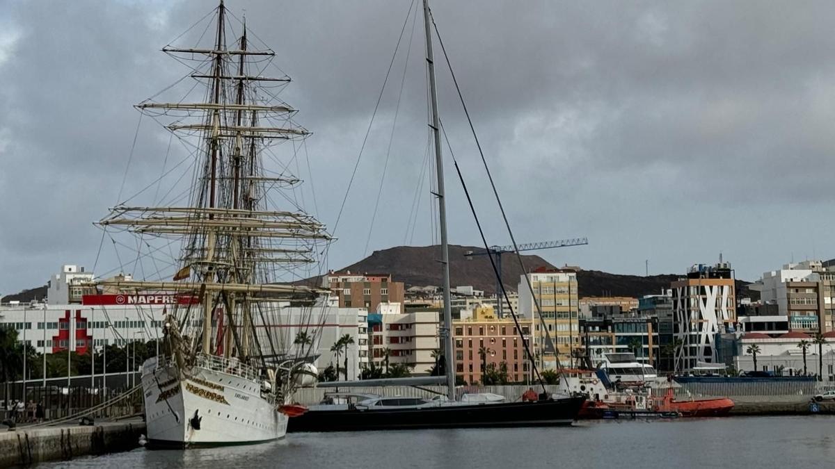 El velero noruego construido en 1927, atracado en el Muelle Sanapú