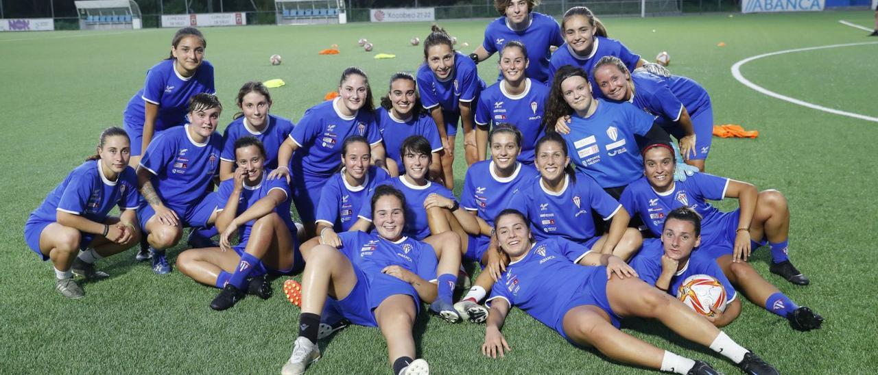 Las jugadoras del Sárdoma, 
en la sesión de ayer en
As Relfas.   | // JOSÉ LORES