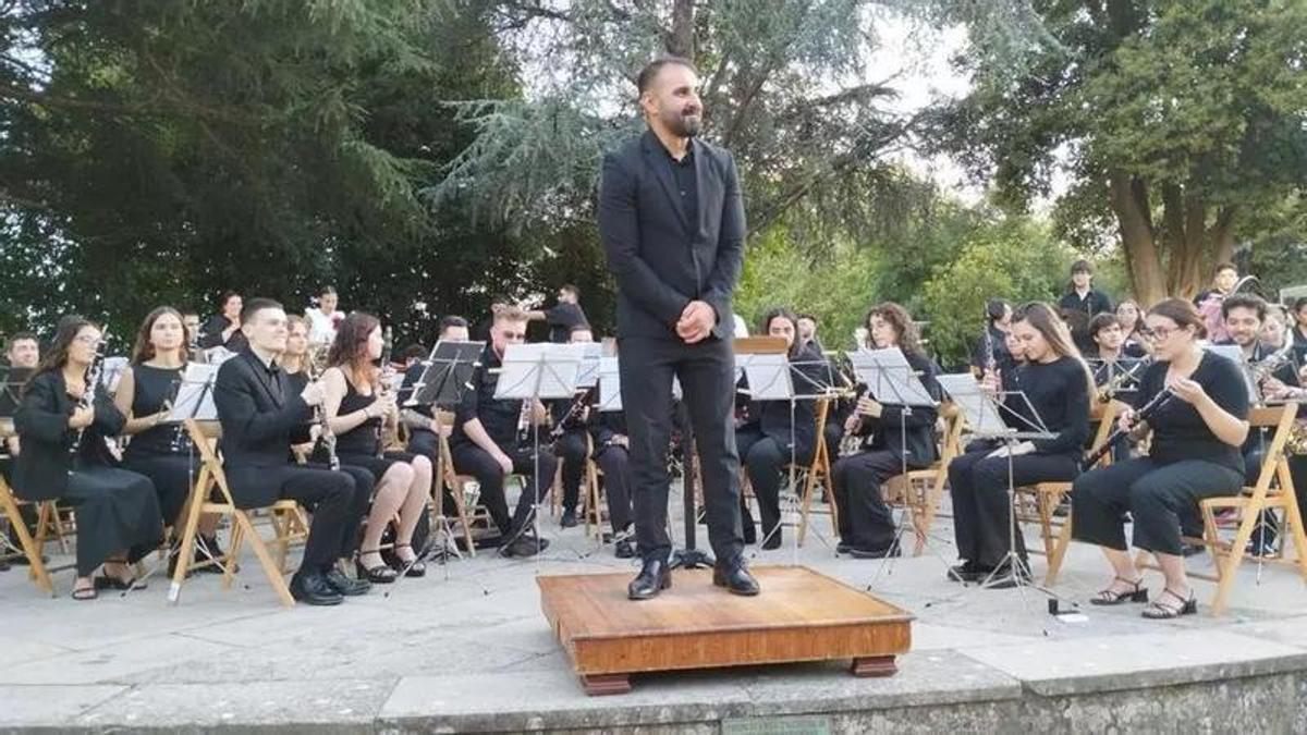 Actuación del grupo Sementeira, en Cambre.