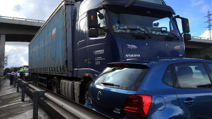 El coche alquilado en el que iba parte del Preconte Telde, tras el accidente.